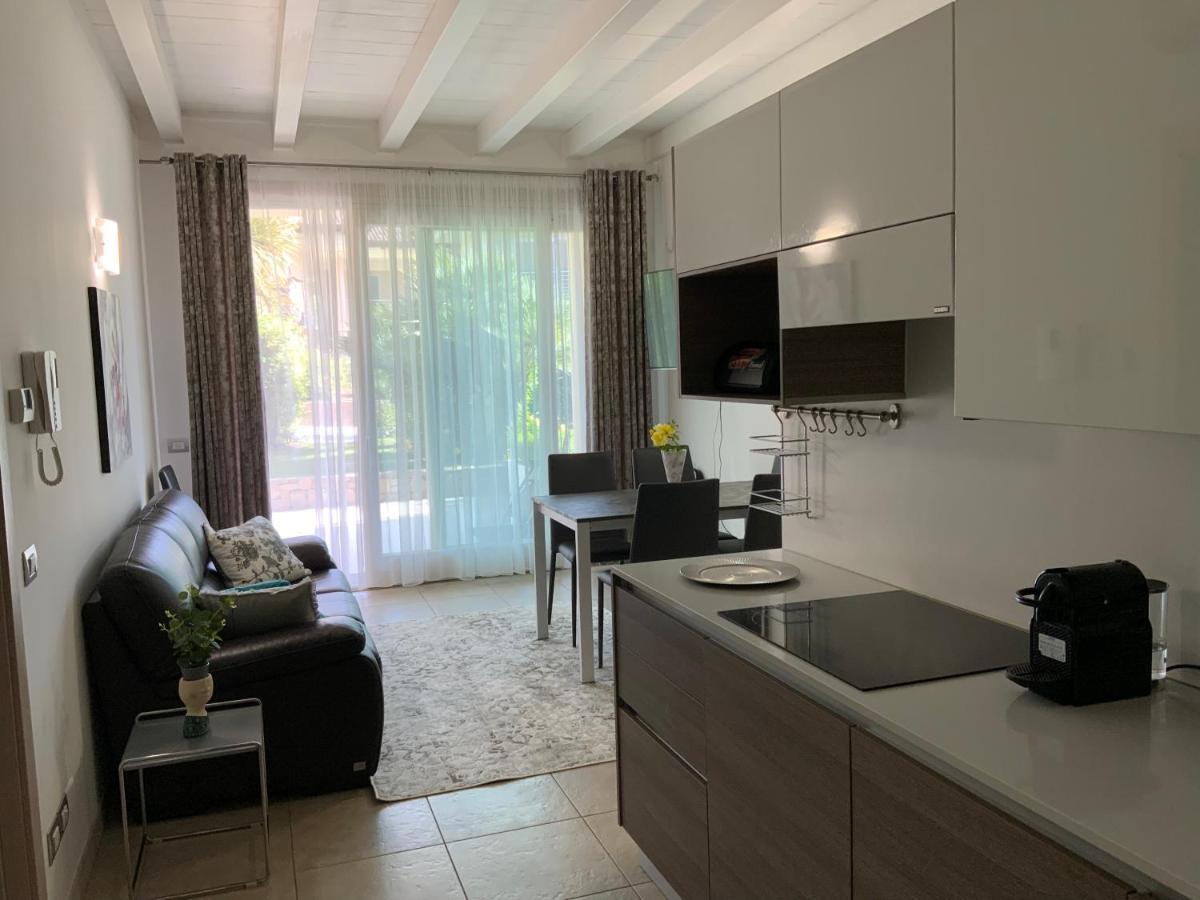 King' S Apartment Сирмионе Екстериор снимка